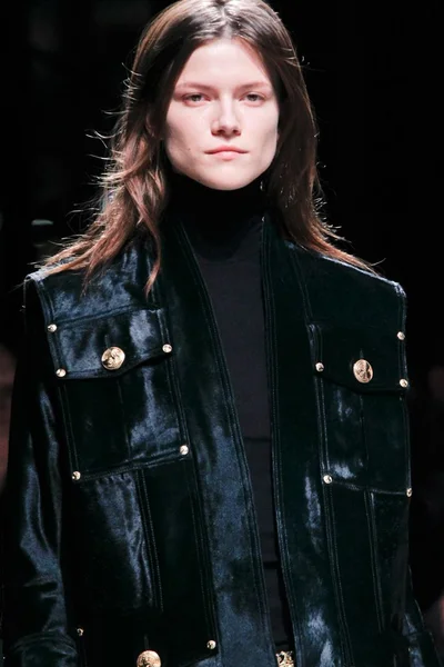 Look 3